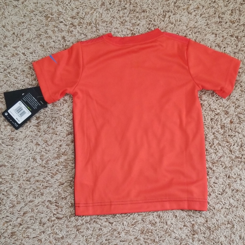 Boy's Nike shirt - Picture 4 of 4